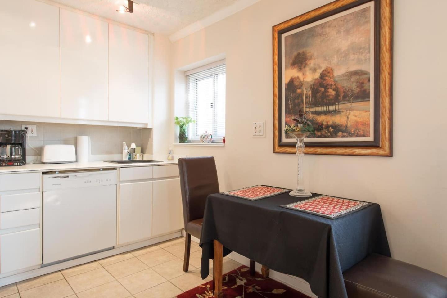 A Contemporary Unit, Downtown High-rise! Ferienhaus *