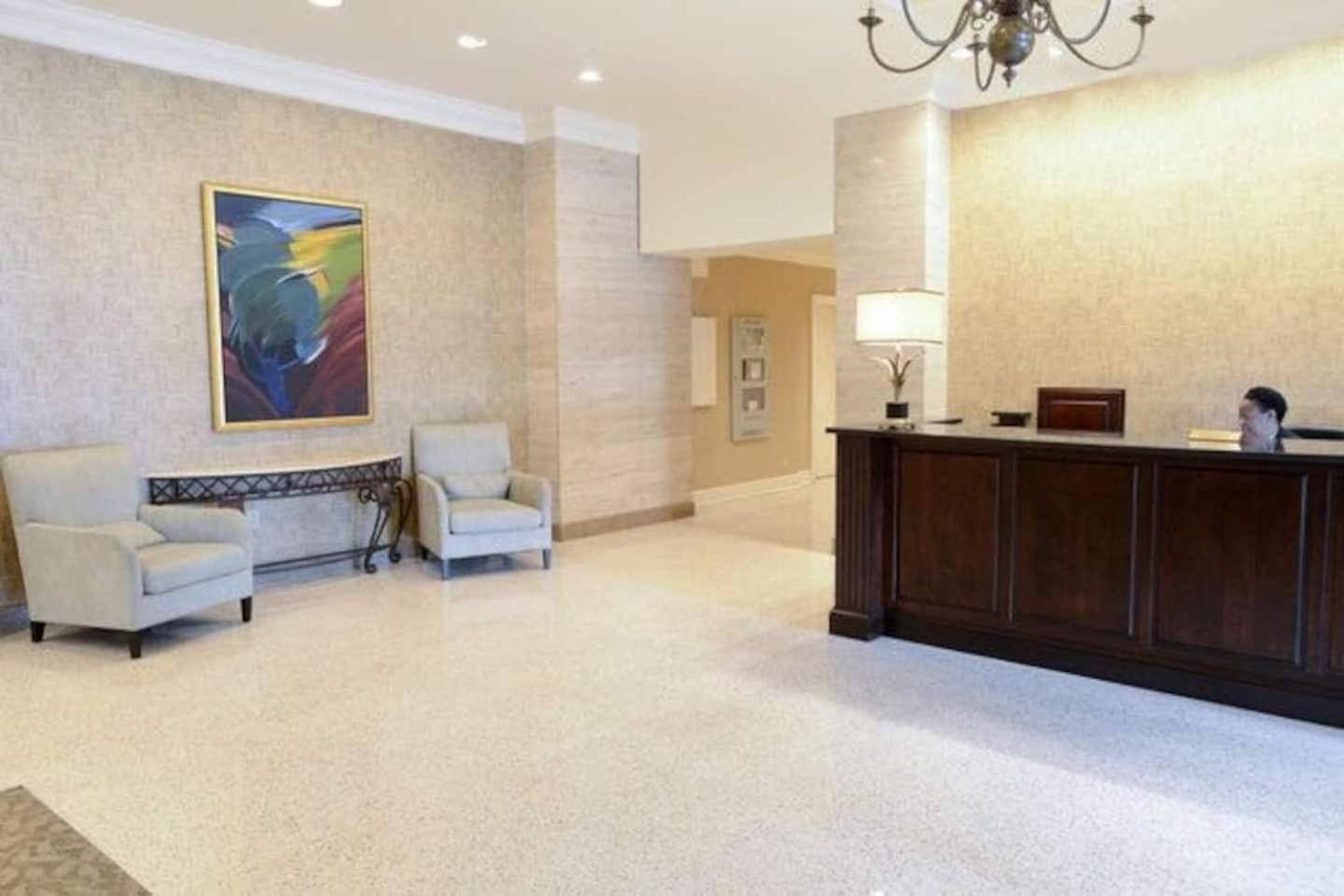 Ferienhaus A Contemporary Unit, Downtown High-rise! *